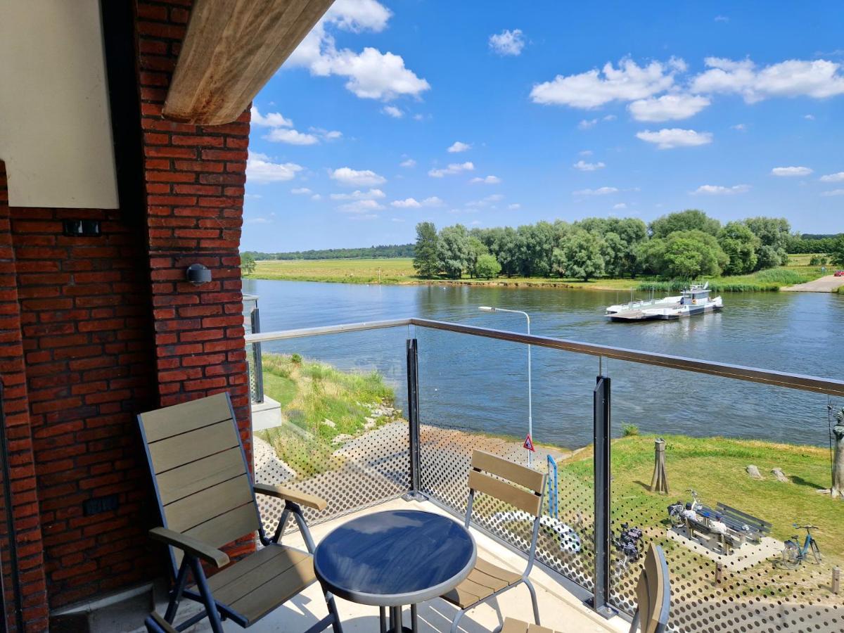 Het Maashotel Broekhuizen  Exteriör bild